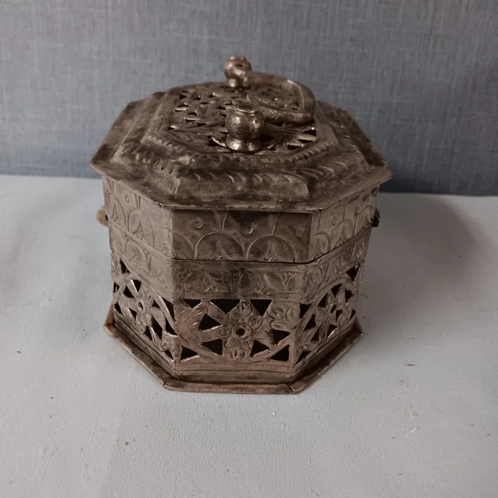 Vintage Brass Filigree Jewelry Trinket Box Hinged Lidded Floral Keepsake Chest